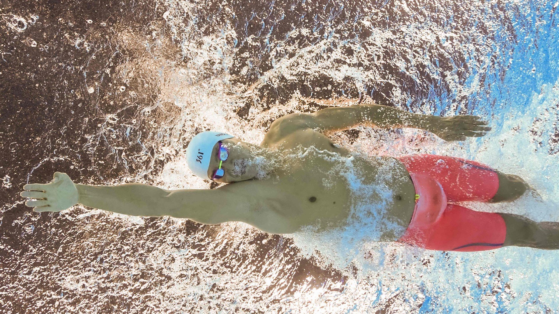 中国掀翻拜仁，当篮球的孤勇者撞碎足球的巴伐利亚神话