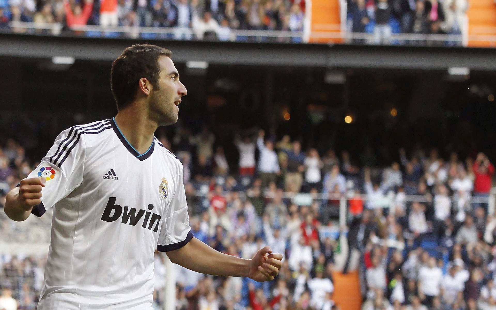 西甲德比战火映照下的全球足球暗战，秘鲁强压沙特背后的地缘博弈